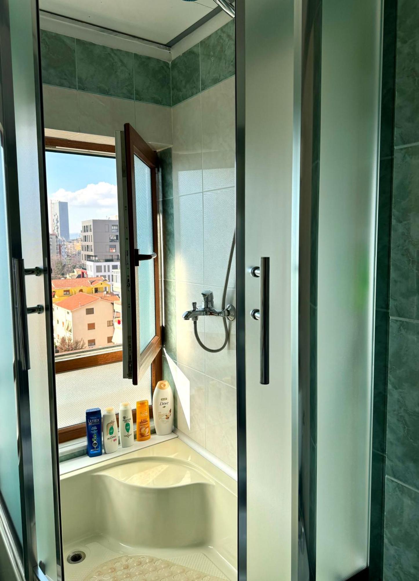 Skyview Oasis Premium Apartment Тирана Экстерьер фото