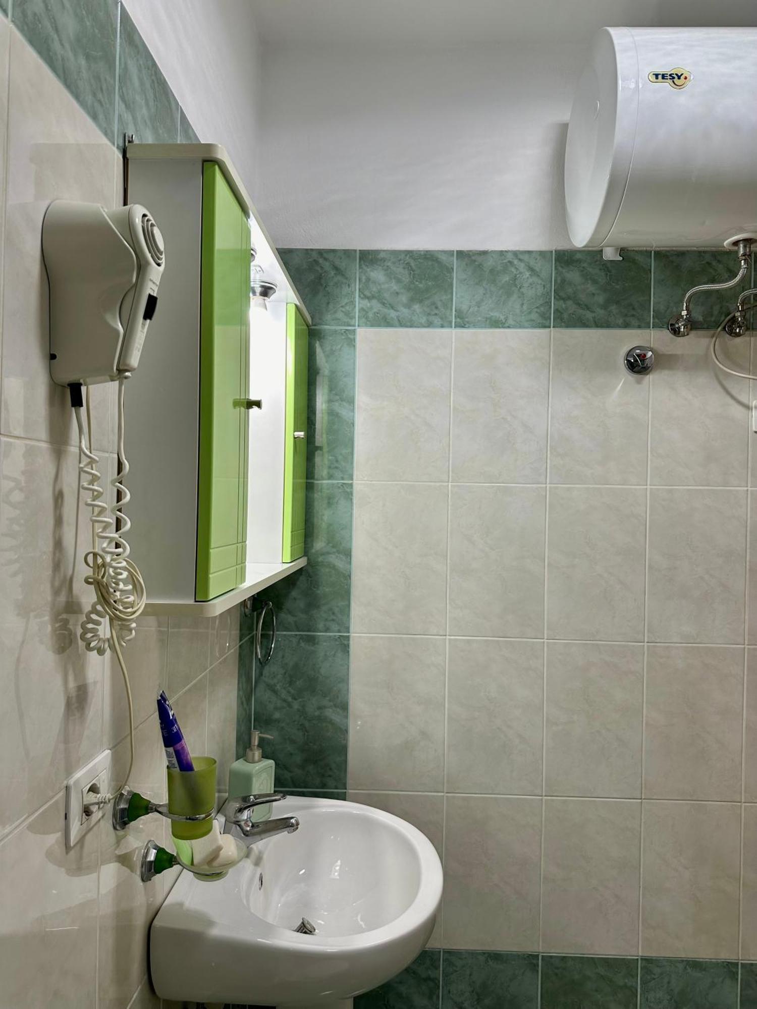 Skyview Oasis Premium Apartment Тирана Экстерьер фото