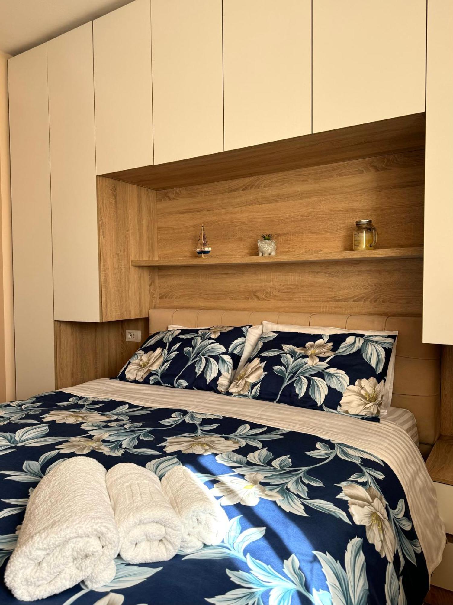 Skyview Oasis Premium Apartment Тирана Экстерьер фото